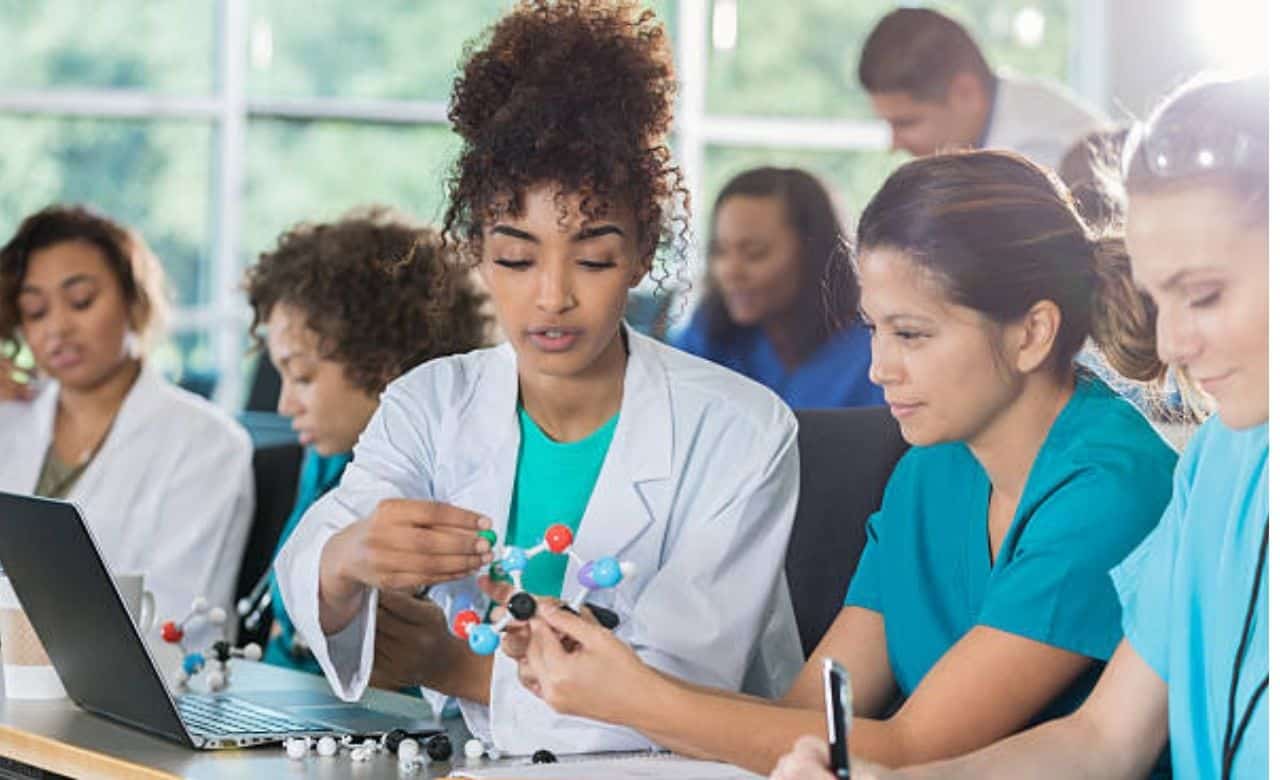 Best Pre-Med Courses List for you in 2022| World Scholars Hub